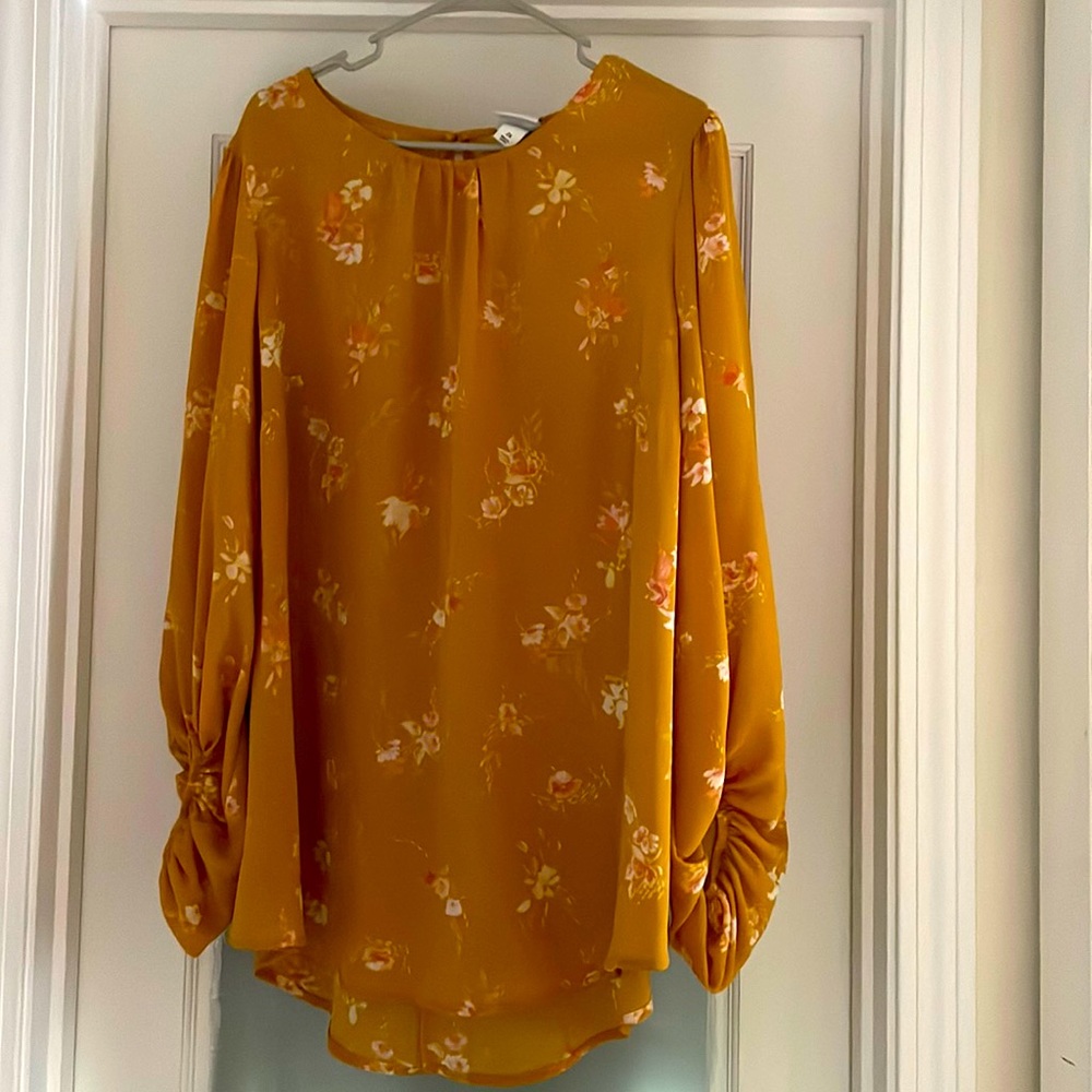 Ava & Viv 2x scrunch sleeve floral top